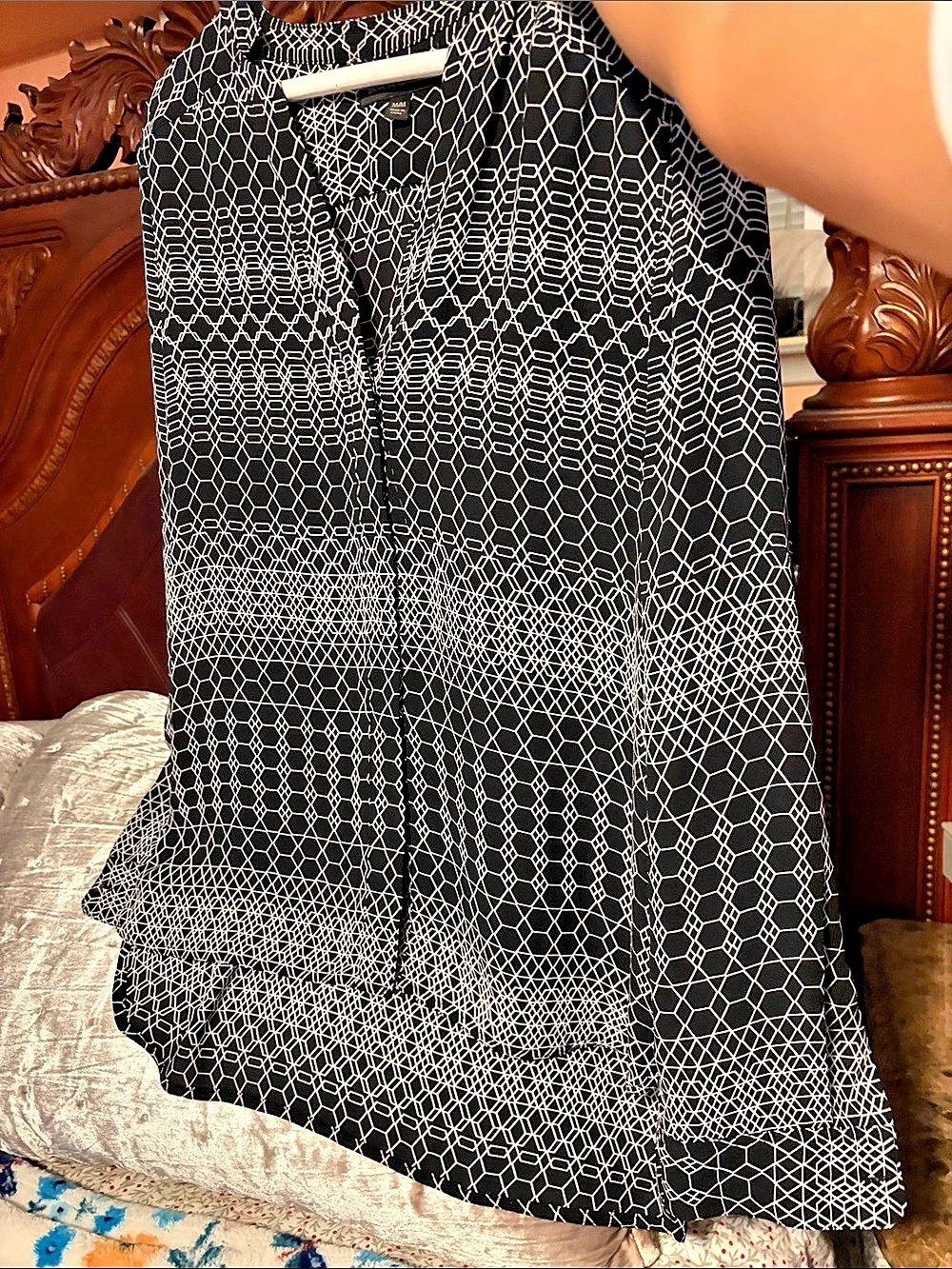 Banana Republic Women's Geometric Blouse in Black & White Size Medium